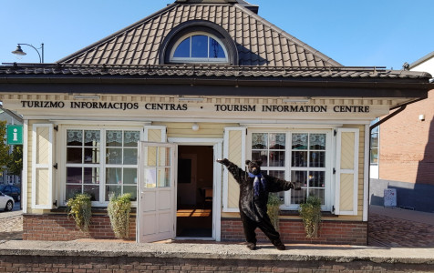 1.1 Žemaitijos turizmo informacijos centras, Svarstyklinė, Meškų muziejus.jpg